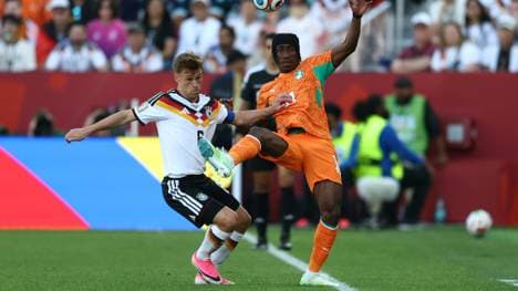 Schwerer Stand: Joshua Kimmich gegen Yan Diomande 