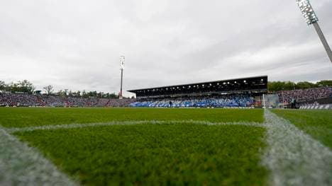 Karlsruher SC v Hamburger SV - Bundesliga Playoff Second Leg