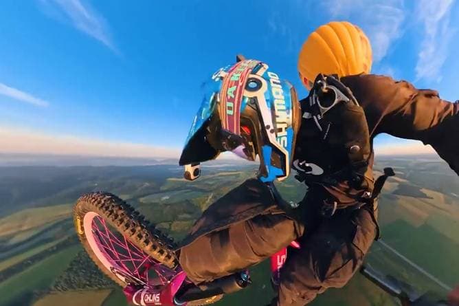 Unfassbare Bilder! Dieser Stunt ist atemberaubend