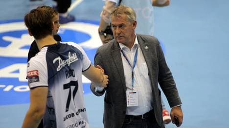 Dierk Schmäschke (r.) und die SG Flensburg-Handewitt könnten bei einem Saisonabbruch den Meistertitel nicht verteidigen