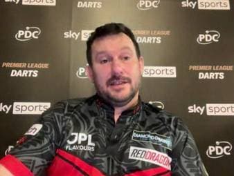 Jonny Clayton spricht nach seinem Sieg in Rotterdam über die Playoffs und darüber, dass er gerne in London am Finaltag dabei wäre.