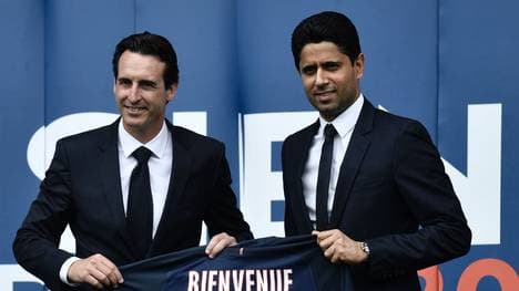 Nasser Al-Khelaifi (r.) und Unai Emery bei der Begrüßung des Trainers in Paris