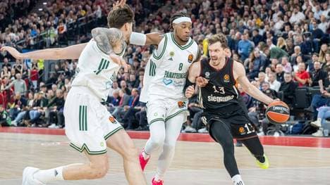 Obst (r.) war im richtigen Moment zur Stelle