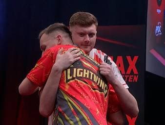 Zusammenfassung der Spiele mit deutscher Beteiligung beim German Darts Grand Prix in München am Abend: Marcel Hausotter besiegt Raymond van Barneveld, Ricardo Pietreczko setzt sich gegen Ian White durch und Niko Springer gewinnt das Duell gegen Jan Schmidt. 