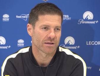Chelsea-Trainer Xabi Alonso kritisiert die FIFA-Pläne, kommerzielle Rechte an Turnieren an Investoren zu verkaufen. Der Spanier warnt davor, dass dies in einem kompletten Ausverkauf enden werde.
