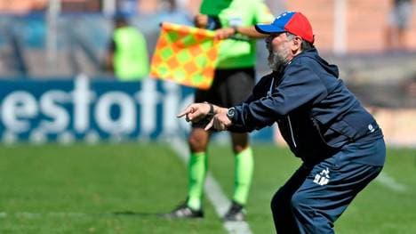 Diego Maradona zeigte vollen Körpereinsatz an der Seitenlinie