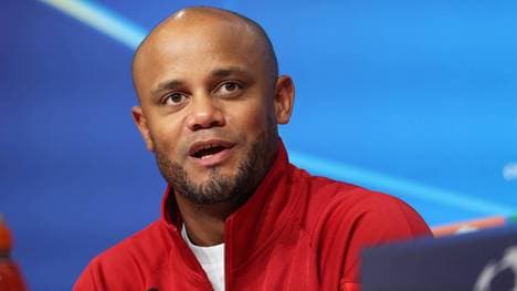 Vincent Kompany spricht auf der PK über die Partie Aston Villa gegen Bayern