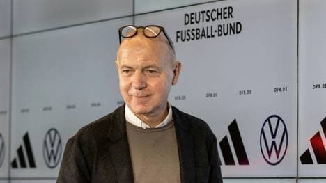 Der DFB-Präsident besucht den Holocaust-Gedenktag