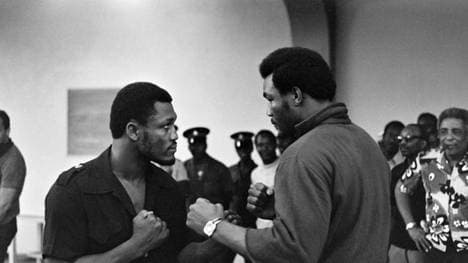 Joe Frazier (l.) und George Foreman (r.) vor dem "Sunshine Showdown"