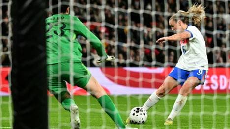 Bayern-Star Georgia Stanway traf für England