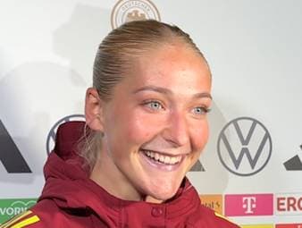 Camilla Küver gab beim 1:0-Sieg im Nations-League-Halbfinale ihr Debüt für die Nationalmannschaft. Die 22-Jährige spricht über ihr erstes Länderspiel und ein mögliches Ritual. 
