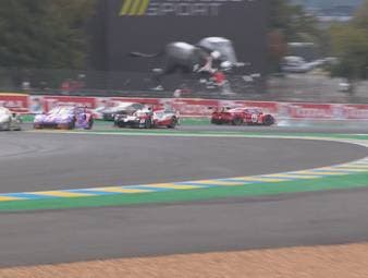 Zu Beginn der siebten Runde erlebt das 24-Stunden-Rennen in Le Mans seinen ersten Crash. Auch danach staubt es mehrfach auf der Strecke.
