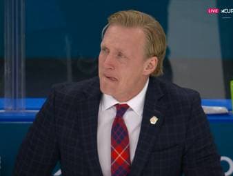 Die USA schlägt den großen Rivalen aus Kanada im olympischen Eishockey-Finale. Danach brechen die Emotionen auf beiden Seiten heraus.