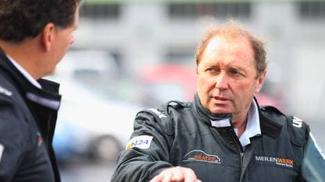 Jochen Mass (r.) kann die Attacke von Nico Rosberg nicht nachvollziehen