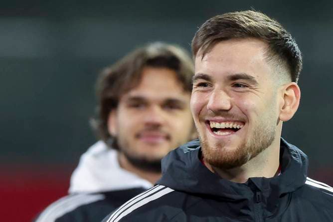 "Sein Schuss ist brutal": DFB-Torwart schwärmt von Karl