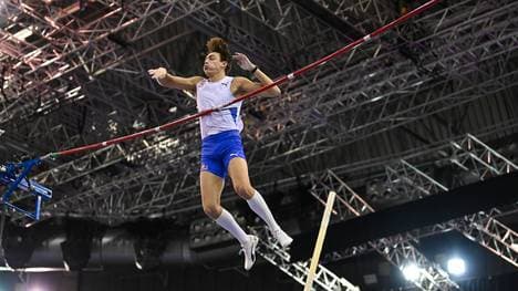 Armand Duplantis hat seinen eigenen Weltrekord verbessert