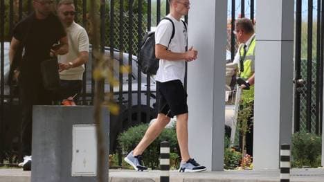 EXCLUSIVE Dominik Livakovic departs for Barcelona EXCLUSIVE Croatian goalkeeper Dominik Livakovic is seen at Zagreb Airport on August 25, 2026. as he departs for Barcelona to complete the final stages of his move to the club. PUBLICATIONxNOTxINxFRAxCROxBIHxSRBxMNExSLO SanjinxStrukic PIXSELL
