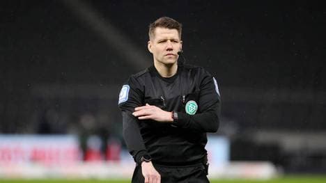 Patrick Ittrich übersah beim Spiel Kaiserslautern gegen Havelse ein Handspiel vor dem 1:0