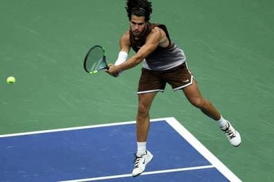 US Open: Alcaraz spielt sich nach Satzverlust frei