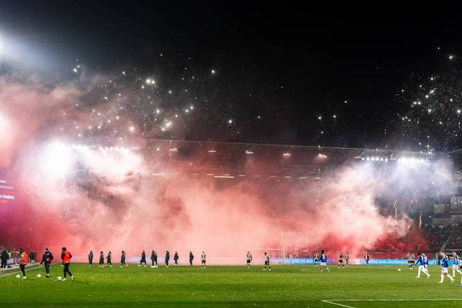 Saftige Geldstrafen für den HSV und St. Pauli