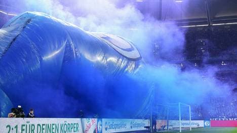 Die Fan-Choreografie von den Schalke-Fans sorgt für Furore