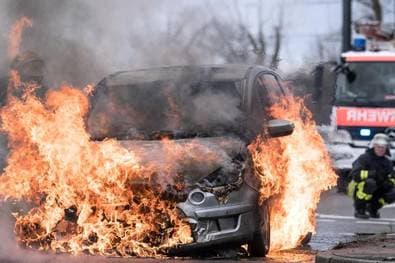 Autobrand: Wer zahlt den Schaden?