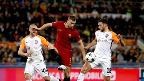 Edin Dzeko (M.) spielte für den VfL Wolfsburg in der Bundesliga