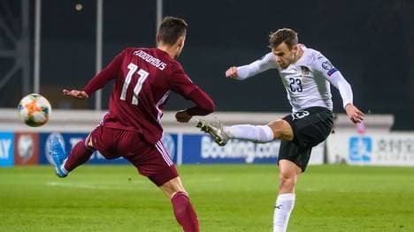 Louis Schaub (r.) steht unmittelbar vor einem Wechsel zum HSV