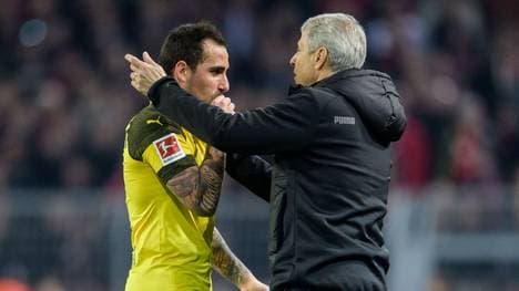 Lucien Favre (r.) hatte Paco Alcácer für das Augsburg-Spiel aus dem Kader gestrichen