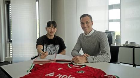 Lee mit 96-Sportdirektor Mann