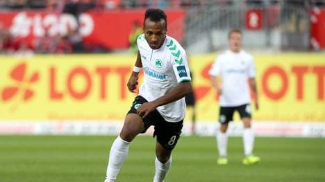 1. FC Kaiserslautern v SpVgg Greuther Fuerth - Second Bundesliga