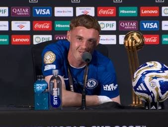 Chelsea-Star Cole Palmer war der Mann des Spiels im Finale der Klub-WM. Bei den Feierlichkeiten wirkte er durchaus verwirrt, aufgrund eines Auftritts von US-Präsident Donald Trump.