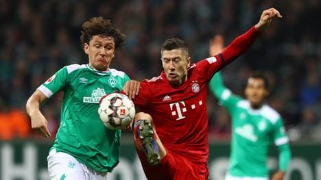Milos Veljkovic (l.) spielt seit 2016 bei Werder Bremen 