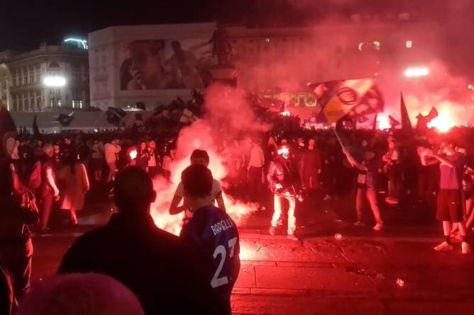 Pyro-Ekstase am Mailänder Dom nach Meistertitel
