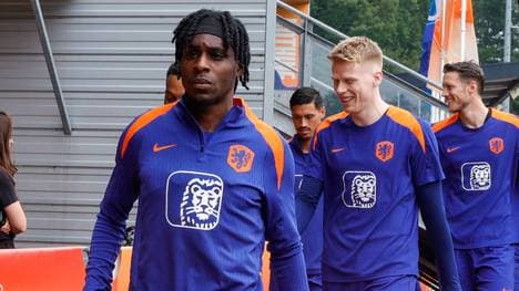 Jeremie Frimpong (l.) reist bei der niederländischen Nationalmannschaft ab