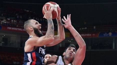 Evan Fournier im Duell mit Ahmad al Dwairi
