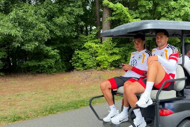 Wer fährt das Golfcart? DFB-Stars erwischt