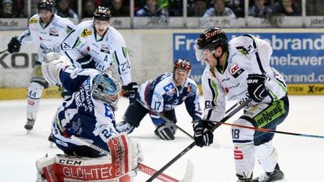 Iserlohn Roosters v Straubing Tigers - DEL