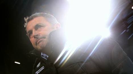 VfL Wolfsburg: Klaus Allofs vermutet ein Motiv hinter dem Pyro-Angriff beim Spiel gegen Hannover 96