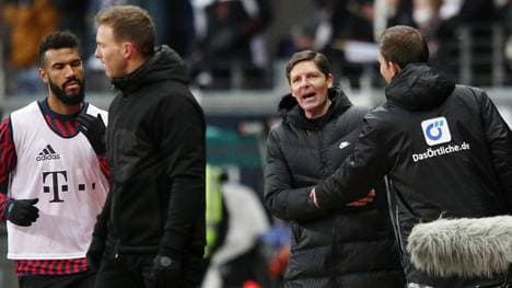 Oliver Glasner (l., Trainer Eintracht Frankfurt) im Wortgefecht mit Bayern-Coach Julian Nagelsmann 