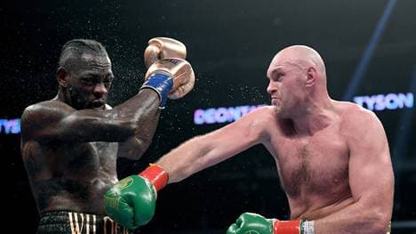 Tyson Fury (r.) und Deontay Wilder trennten sich im vergangenen Dezember Unentschieden