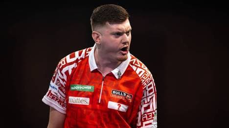 Niko Springer steht bei den European Darts Open in der zweiten Runde