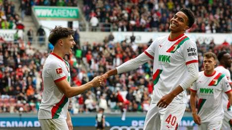 Augsburgs Torschützen Mert Kömür (l.) und Noahkai Banks