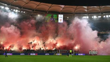 Pyrotechnik im Stuttgarter Fanblock