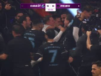 Der erste Spieltag bei der Icon League hat jede Menge Traumtore parat. Eines davon entscheidet ein irres Comeback zwischen FC Berlin City und Plyrs United.