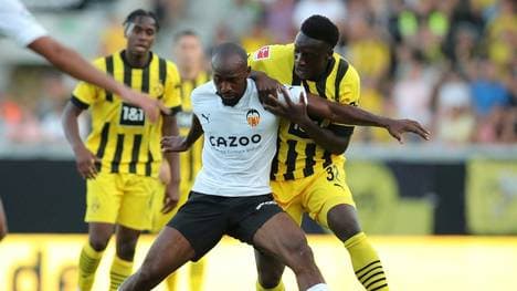 Kamara (r.) wurde von Gegenspielern beleidigt