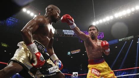 Manny Pacquiao kehrt nach der Niederlage gegen Floyd Mayweather zurück