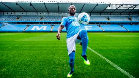 Mohamed Buya Turay verpasste seine eigene Hochzeit, um zu seinem neuen Verein zu reisen