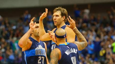 Dirk Nowitzki liegt im All-Star Voting deutlich hinter Zaza Pachulia (l.)