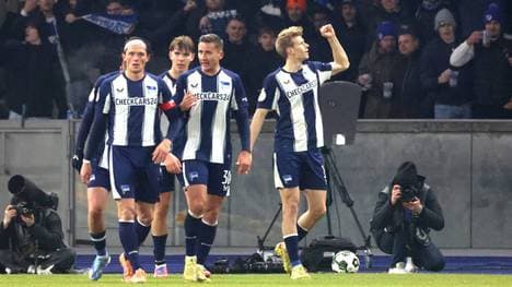 Die Hertha-Spieler beim Torjubel
